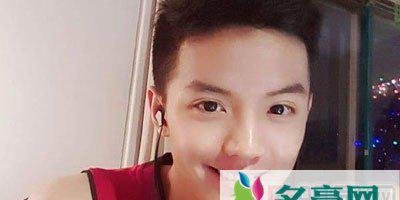 周峻纬的个人资料是富二代吗 怎么年纪轻轻就结婚了呢