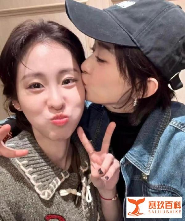 星光大赏后“亲密无间”的聚餐：赵丽颖、张碧晨和林更新的欢乐时光