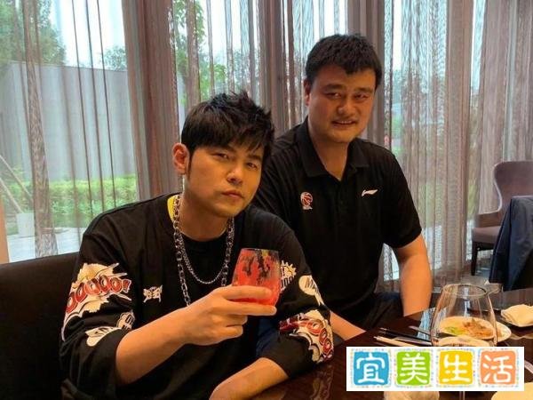 这波真酸了！周杰伦狂晒CBA冠军戒指！公开喊话书豪、艾伦……