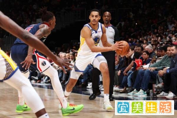 卫冕冠军觉醒，库里41分，格林撅腚3分奠定胜局，勇士升至西部第7