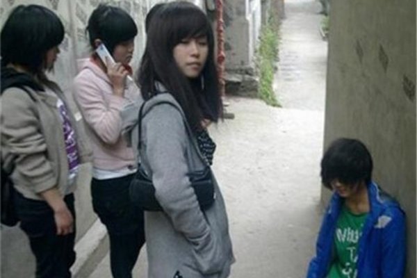 乌丝教主曹小小是谁 暴力女为什么那么火