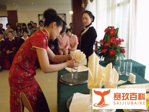 如何成为一个优秀的酒店服务员？仅仅是完成一天工作是远远不够的