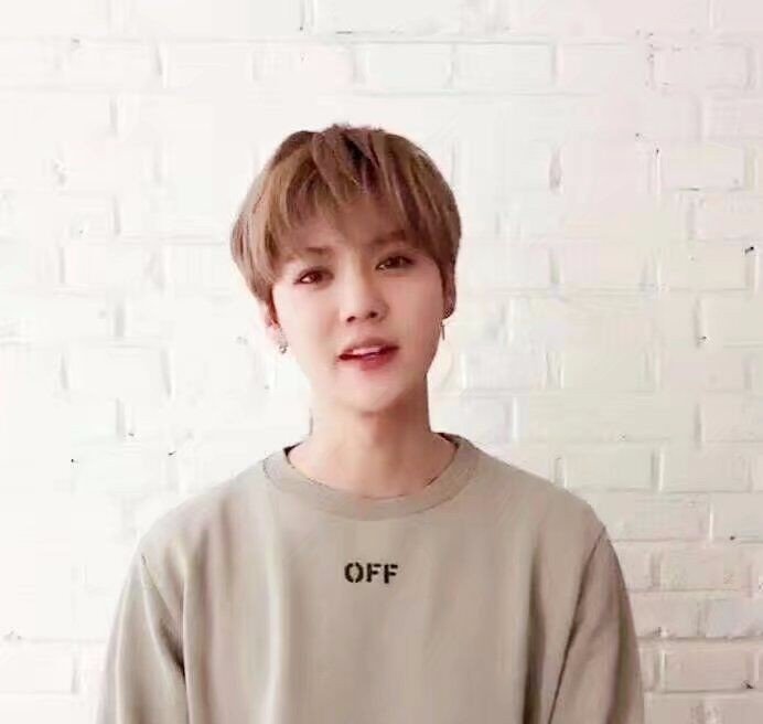 鹿晗是什么时候离开EXO的？