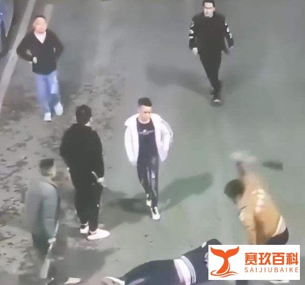 湖南多人酒后起纠纷，持刀砍人，警方回应：正在侦办调查中