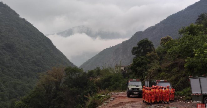 被困苍山13人只差一两公里就到坠机地，他们为何会去当年的坠机地？