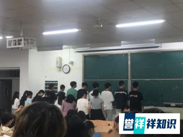 大学老师为了教恋爱课有多拼!