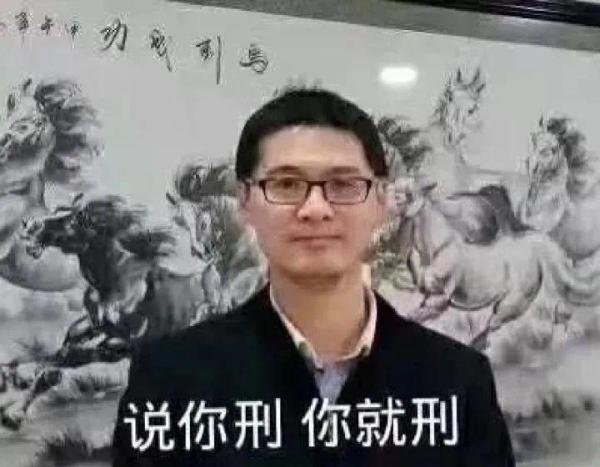 上海一餐饮店门口的屏幕竟播放女子赤身裸体的不雅视频！疑似猥琐之徒恶意投屏！