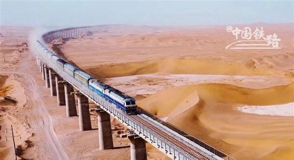 沉浸式体验世界首条沙漠铁路环线