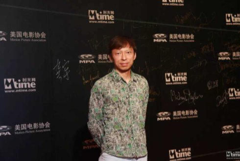 老人边看英文版高数边卖鸡蛋,他背后有哪些故事?