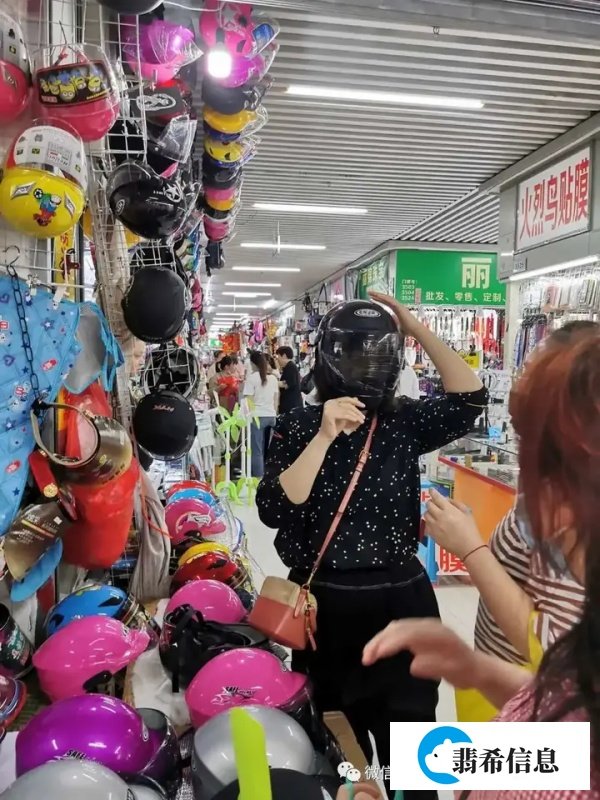 上半年口罩，下半年头盔？朋友圈突然火起来的头盔是什么梗？