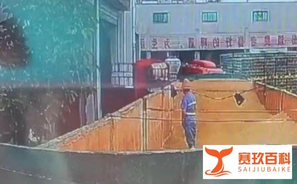 啤酒“小便风波”事件后续:“人被控制、股价下跌!”