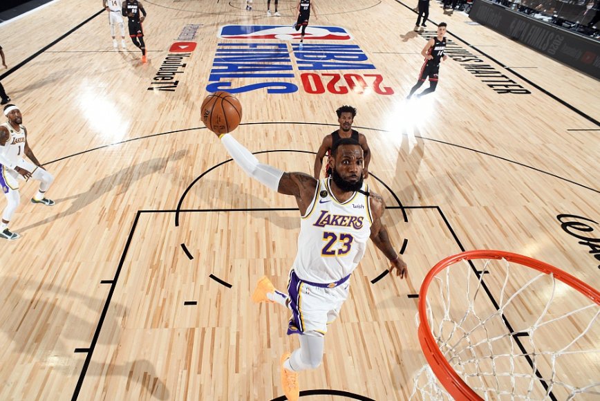 奎因库克刚加入NBA三年就得到三座总冠军,史上唯一吗?