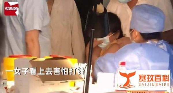 女子因害怕打针当众被老公打 这是咋情况？