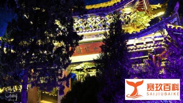 大火之后的香格里拉独克宗古城，行走在夜色弥漫中的古城小巷中