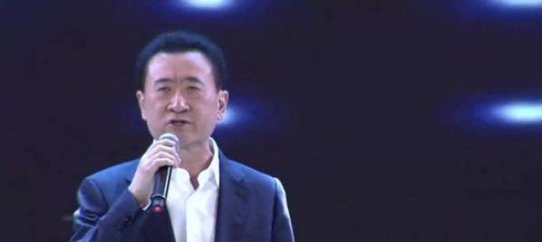 连售10座万达广场，王健林已6年没“唱歌”：还办个屁年会