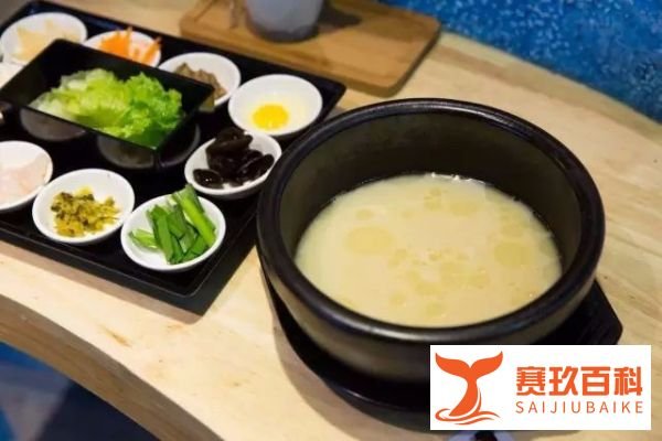 如何制作一碗正宗的鱼汤米线？小胖吉来告诉你