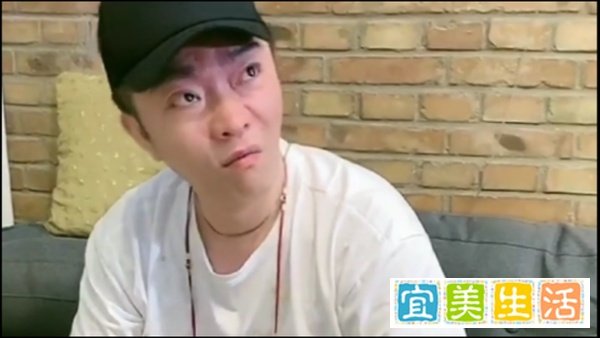 歌手汤潮现身直播间，讲述失联经历，赴鸿门宴后大醉酩酊情绪低落