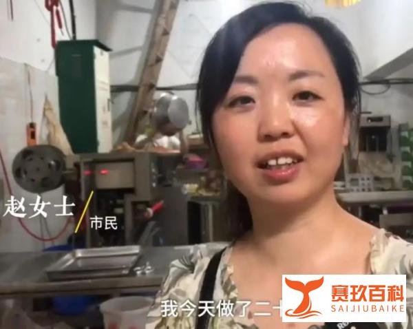 猪肉降价商贩1天灌2000多斤香肠,网友:都怕猪肉涨价!