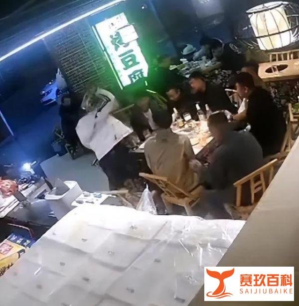 湖南多人酒后起纠纷，持刀砍人，警方回应：正在侦办调查中