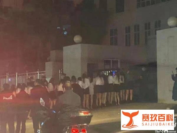 河南信阳警方凌晨突袭金糖果KTV: 动用3辆大巴车 多名女子被带走