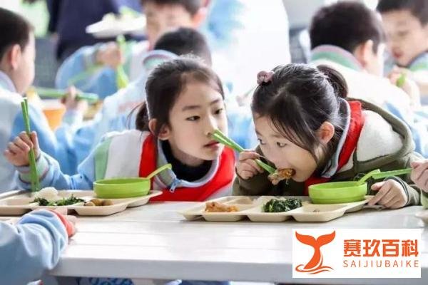 中学辟谣与送餐家长发生冲突：不实，学校有自营餐厅，家长可送餐