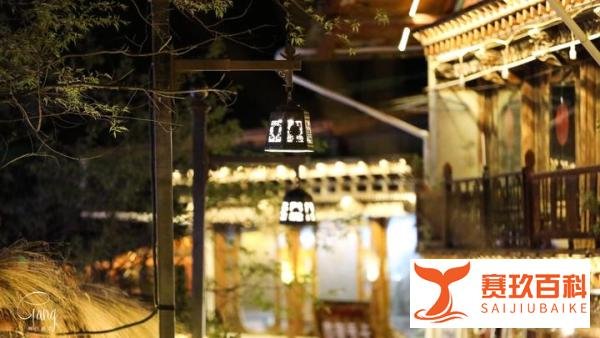 大火之后的香格里拉独克宗古城，行走在夜色弥漫中的古城小巷中