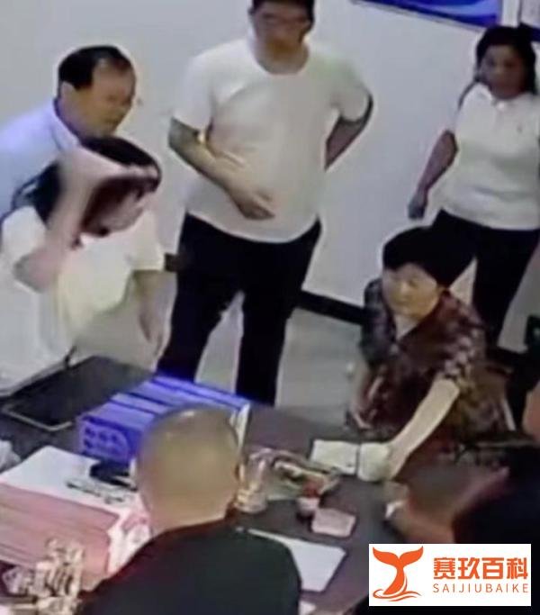 副局长家属泼景区员工热水,纪委介入,涉事女子被行政拘留10日!