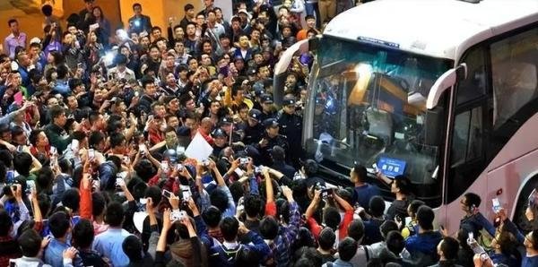 明星店推手一年收割加盟商3.6亿，其实明星也是一位为钱的普通人