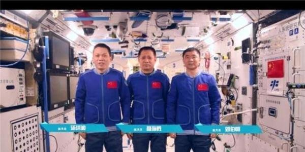 新太空出差3人组国庆启航:有女性 这是咋情况?