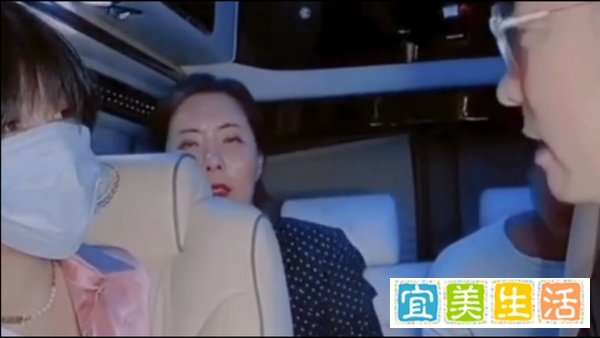 歌手汤潮现身直播间，讲述失联经历，赴鸿门宴后大醉酩酊情绪低落
