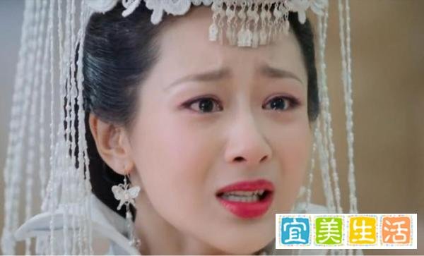 人民文娱采访杨紫回应《长相思》“五官乱飞”：古偶真的很难演