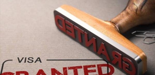 老美出狠招，放宽签证要求，釜底抽薪挖俄罗斯人才！
