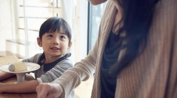 妈妈奖励13岁儿子考第一却被暖哭