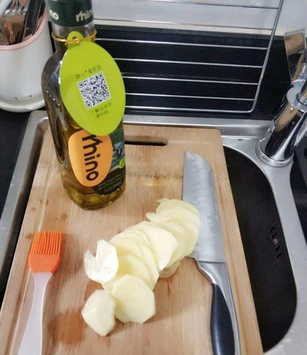 蜗居90后懒人食谱——烤土豆片