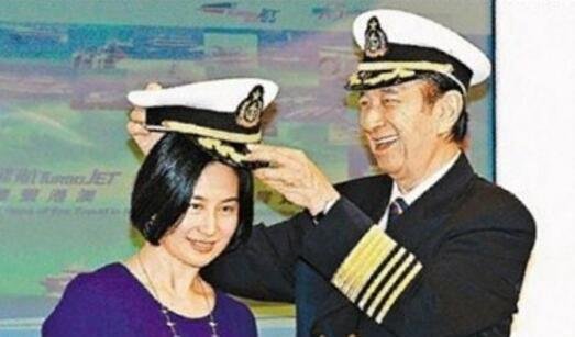 何超琼站C位无人敢抢 现场图片曝光（组图）