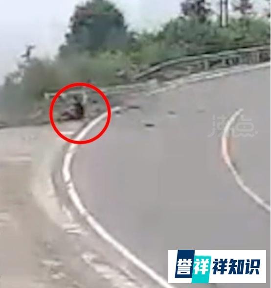 货车冲下悬崖瞬间司机跳窗逃生,幸运的是仅受皮外伤,卡友点赞