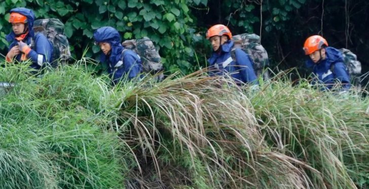 被困苍山13人只差一两公里就到坠机地，他们为何会去当年的坠机地？
