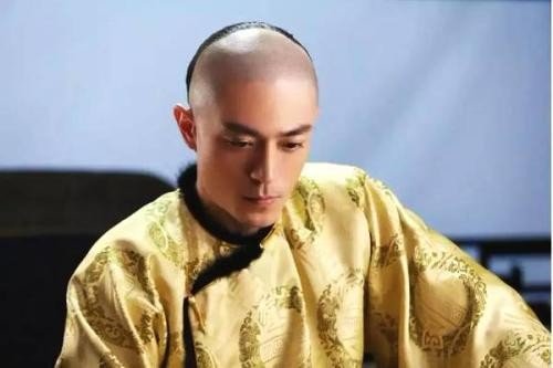 算命先生献天书，预测大清可存八百年，乾隆对他做了什么狠事？