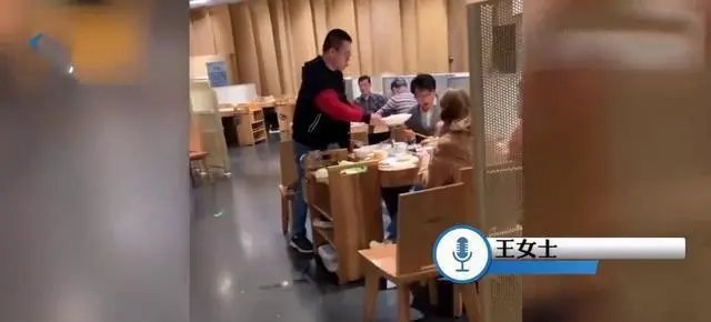 河南的一位女子晚走一分钟被隔离在火锅店，此女子的现状如何？