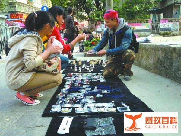 女生靠摆地摊还清百万负债？又是什么侮辱智商的新闻