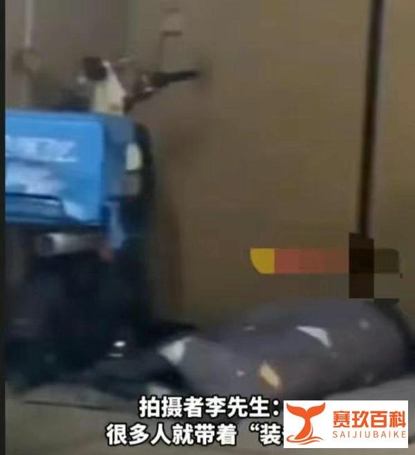 深圳外卖小哥担心疫情带被子送餐