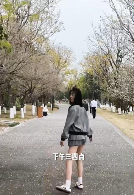 建议打工人周末在公园待20分钟！