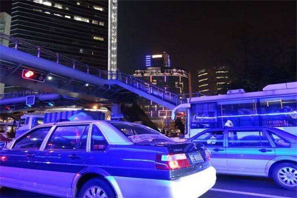 印度女生上海打车30公里收费750元,司机这样做是否违法?