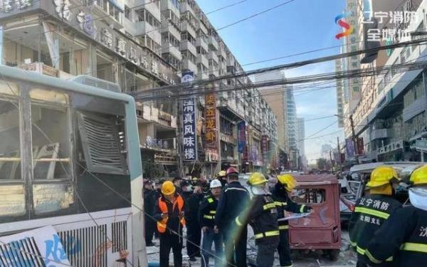 沈阳爆炸事故亲历者从公交车窗爬出 这是咋情况？