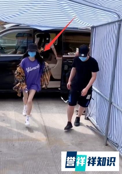 杨幂片场遭代拍蹲下恶意拍摄险走光,小编我也是有话不吐不快