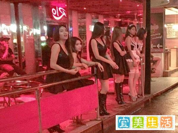 阿拉丁中文网：英国议员光着屁股从妓院醒来，咬定是被中俄陷害!