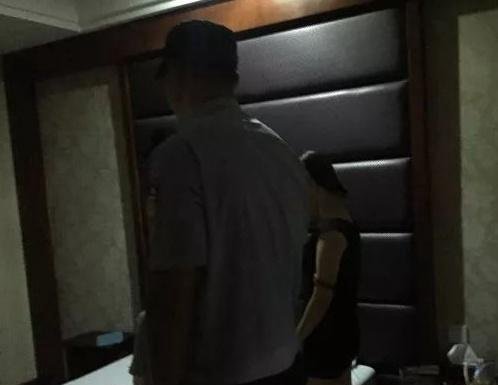 黄冈一男子接孩子放学前嫖娼被抓,点了两个,还说时间够!