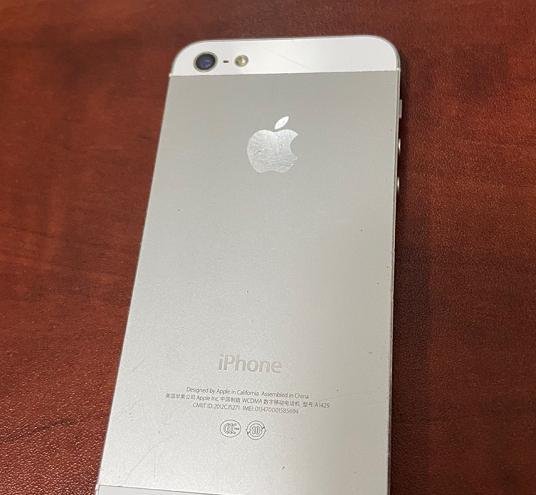 它是寿命最短的iPhone旗舰之一，用过的人孩子都打酱油了吧！