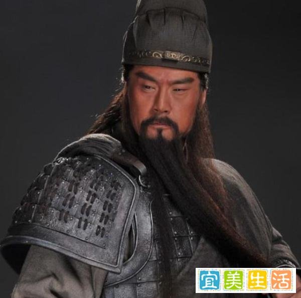 62岁于荣光董事长身份曝光！拍完戏疲惫视察工厂，婚后妻儿成谜