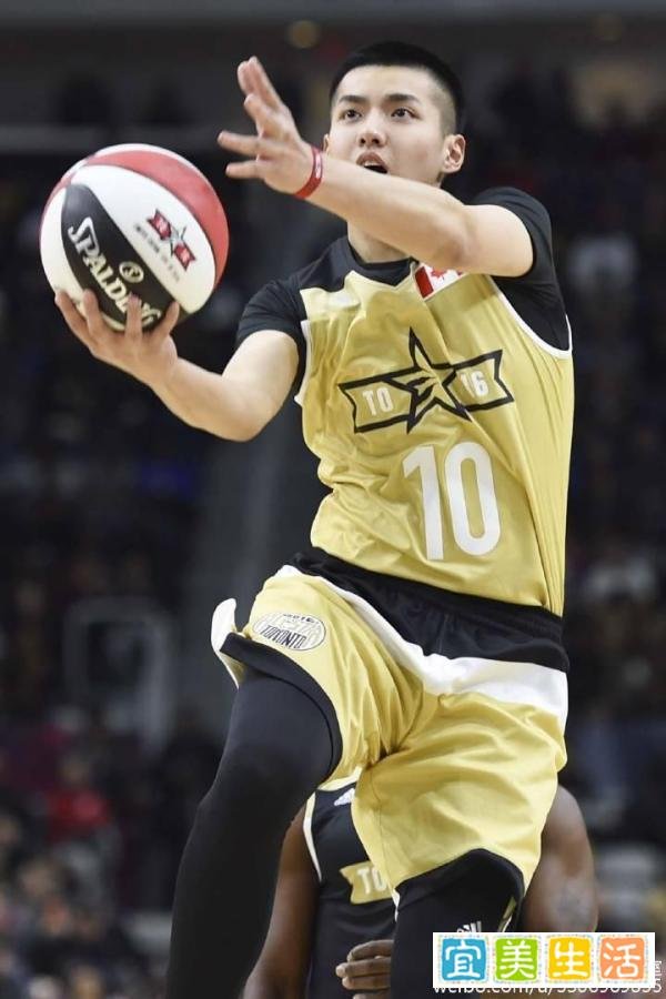 吴亦凡@Mr_凡先生连续三年出战NBA全明星名人赛